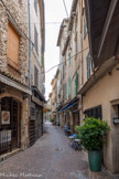 <center>Vence</center>La rue du marché. Aujourd'hui rue commerçante, elle ne possédait presque pas de boutiques au début du XIXe siècle. Les rez-de-chaussée étaient les cuisines des maisons ou des écuries.