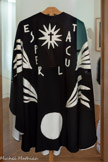 <center>Chapelle du Rosaire dite Matisse</center>Chasuble noire.Les chasubles  seront exécutées en textile et utilisées pour la célébration des offices religieux. Pour la création de ces chasubles, Matisse dispose d’une forme imposée et de six couleurs obligatoires issues de la tradition catholique, aux fonctions symboliques précises :
-Le blanc se porte pour les principales fêtes chrétiennes : Noël, Pâques, l’Ascension et l’Assomption ;
- Le vert, symbole de Rédemption et d’Espérance, se porte pendant plus de la moitié de l’année ;
- Le rouge, couleur du feu, se porte durant la Passion, la Pentecôte, les fêtes des Apôtres et de tous les martyrs ;
- Le violet correspond au temps de pénitence, l’Avent et le Carême ;
- La chasuble rose est rarement portée, deux dimanches par an, pendant l’Avent et le Carême ;
- Le noir sert pour l’office des morts et le Vendredi saint, anniversaire de la mort du Christ.
Si ces chasubles sont un habit sacerdotal, elles participent aussi à la création textile qui a toujours passionné Matisse. Christian Dior venu voir les maquettes des chasubles souligna combien celles-ci étaient proches de la haute couture….