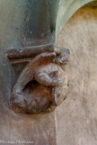 <center>L'église paroissiale Saint-Laurent </center> Modillon sculpté en demi-relief représentan un ange en buste tenant l'écu des Luyrieux. 4e quart 15e siècle