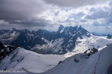 <center>Du Plan de l'Aiguille (altitude 2317 m) à l'Aiguille du Midi (altitude 3777 m).</center>A gauche, Triolet. A droite,  Grandes Jorasse, Dent du Géant, 4013 m.