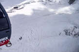 <center>De l'Aiguille du Midi (altitude 3777 m) à la Pointe Helbronner (altitude 3466 m).</center>