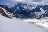 <center>De l'Aiguille du Midi (altitude 3777 m) à la Pointe Helbronner (altitude 3466 m).</center>Glacier du Géant. En bas, la Mer de Glace.