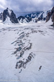 <center>De l'Aiguille du Midi (altitude 3777 m) à la Pointe Helbronner (altitude 3466 m).</center>