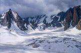 <center>De l'Aiguille du Midi (altitude 3777 m) à la Pointe Helbronner (altitude 3466 m).</center>