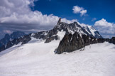 <center>De l'Aiguille du Midi (altitude 3777 m) à la Pointe Helbronner (altitude 3466 m).</center>Dent du Géant et Grandes Jorasses.