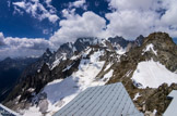 <center>Pointe Helbronner </center>Aiguille de Brenva devant et derrière Aiguille Noire de Peuterey, Aiguille Blanche de Peuterey. Dans les nuages, le Mont Blanc. A droite, le Mont Maudit.