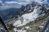 <center>De la Pointe Helbronner (3466 m) au Pavillon du Mont Fréty (2173 m).</center>Aiguille de Brenva devant et derrière Aiguille Noire de Peuterey.