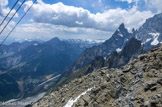 <center>De la Pointe Helbronner (3466 m) au Pavillon du Mont Fréty (2173 m).</center>Aiguille de Brenva devant et derrière Aiguille Noire de Peuterey.