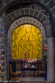 <center>Église Notre-Dame-de-Toute Grâce </center>La décoration de l'autel du Saint-Sacrement, situé sur la gauche du chœur a été confiée à Henri Matisse, cette céramique jaune au trait noir d'une très belle sobriété représente Saint-Dominique portant la parole de l'Evangile (L'église est confiée aux Dominicains entre 1941 et 1994).