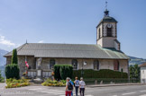 <center>Église paroissiale Saint-Pierre-et-Saint-Paul de Passy</center>Une église romane est mentionnée dans un acte de donation de 1012. L'église a été reconstruite en 1486. Le chœur de l'église actuelle constitue le reste de l'église médiévale. L'église de Passy est reconstruite et consacrée en 17012 dans le style baroque. En 1869, une nouvelle rénovation est engagée, modifiant l'aspect du clocher.