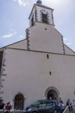 <center>Église paroissiale Saint-Pierre-et-Saint-Paul de Passy</center>Le clocher roman primitif enchâssé dans la nouvelle façade contribue à donner son caractère massif à l’ensemble architectural qui ne révèle rien de la décoration baroque de l’intérieur.