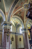 <center>Église paroissiale Saint-Pierre-et-Saint-Paul de Passy</center>Les piliers sont recouverts de faux marbre rosé.