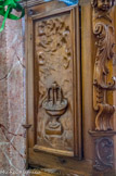 <center>Église paroissiale Saint-Pierre-et-Saint-Paul de Passy</center>Buffet baptismal. Le panneau latéral gauche présente une fontaine.