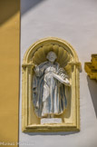 <center>Saint-Nicolas-de-Véroce</center>A gauche, saint Pierre, premier pape, qui a reçu de Jésus la responsabilité de la future chrétienté.
