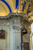 <center>Saint-Nicolas-de-Véroce</center>Un entablement, dont la frise est peinte de rinceaux et d'angelotss  circule tout autour de l’édifice.