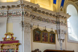 <center>Saint-Nicolas-de-Véroce</center>Des anges musiciens tenant de longues trompettes, encadrent le chœur.