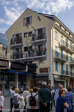 <center>Chamonix </center>Le 18 septembre 2010, a été inaugurée une fresque monumentale de 160 m2, commandée par la commune au muraliste Patrick Commecy. Cette fresque, placée sur la façade d’un immeuble en centre-ville rend hommage aux alpinistes et aux guides qui ont marqué l’histoire du mont Blanc depuis 1760 dans une évocation du premier bureau des guides