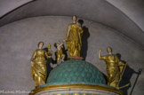 <center>L'église St-Michel </center>Les statues du dôme, oeuvre de Jacques Montelli en 1838, symbolisent la Foi, la Charité, l'Espérance.