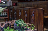 <center>Église Saint-Jacques </center>Les stalles du chœur. Elles sont l'œuvre d'artistes originaires du Piémont : J, Martelli, Etienne Gilardi et C. Pédrini.
Les stalles basses. En bas-reliefs sont; représentés les docteurs de l'église.