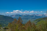 <center>Les monts du Vercors. </center> De gauche à droite : le Mont Aiguille (2086 m) ; le Grand Veymont, le point culminant (2341 m) ; le sommet de Malaval (2097).
