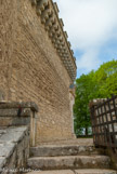 <center>Château de Virieu. </center> Escalier qui ramène à l'entrée.