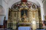 <center>L'église saint Pierre</center>Retable et autel du XVIIe siècle.