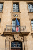 <center>Jouques.</center> Hôtel de ville. Le style est d'ordre colossal, avec ici des pilastres.