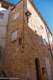<center>Jouques.</center> Début de la rue de l'horloge.