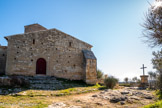 <center>Jouques.</center> La chapelle Notre-Dame-de-la-Roque, située sur la colline qui domine le centre-ville. Elle a été construite au XIIe siècle. « Sancta Maria de Jocis », ou Sainte-Marie de Jouques, mesure 8 m de haut, sans le clocher, 8 m de large et 18 mètres de long.
Confirmée en 1135 à l’Abbaye Saint-Victor à Marseille, elle demeure église paroissiale jusqu’en 1440, remplacée ensuite par l’église Saint-Pierre.