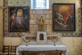 <center>Jouques.</center> Eglise Saint Pierre. Autel avec le reliquaire de Saint Bacchi. Saint Bacchi ou Baqui peut être aussi Bache aurait été selon la tradition un syrien enrôlé au premier siècle après JC dans l'armée romaine. A la fin de sa vie de légionnaire, converti au christianisme, il est resté en Provence où il se fixa dans le village de Jouques qui en a fait son saint patron.