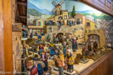 <center>Jouques.</center> Eglise Saint Pierre. La crèche. De 1930 à 1932, il confectionna de ses mains les 63 pièces en argile cuite et les décora. Elles représentent 92 personnages et animaux. Ces figurines sont habillées de costumes provençaux du 19° siècle, selon la tradition provençale ; elles portent toutes un nom et certaines même reproduisent fidèlement les traits de personnes qui vivaient à Jouques dans les années trente.