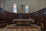 <center>Buis-les-Baronnies. Eglise Notre-Dame-de-Nazareth (XIIIe - XIXe siècle) 
</center> Chœur ancien. Des fouilles préventives en 1993 permirent d’y trouver des sépultures : on y enterra jusqu’à l'interdiction royale de 1776. Il disparaît en 1837, ses pierres ornées pour certaines des marques de tacherons, serviront à l’élévation du nouveau chœur.
Chœur actuel. Deux éléments provenant de l’ancienne église des Dominicains : les stalles en noyers du XVIIe siècle et l’autel en bois polychrome et doré de la fin du XVIIe siècle ).