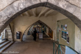 <center>Buis-les-Baronnies. Place des Arcades ou du marché</center> Les arcades.