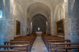 <center>Notre-Dame de-Beauvert</center> L'édifice se compose d'une nef de trois travées, couverte d'une voûte en plein cintre reposant sur des murs gouttereaux allégés par de grands arcs de décharge légèrement brisés, d'un transept dont la croisée et les croisillons sont couverts, à différents niveaux, de voûtes en plein cintre perpendiculaires à celle de la nef, et d'un chœur comportant trois absides semi-circulaires, voûtées en cul-de-four, ouvrant sur le transept par des arcs brisés.