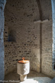 <center>Notre-Dame de-Beauvert</center> Absidiole de droite. Les fonts baptismaux.