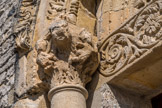 <center>Notre-Dame de-Beauvert</center> Le chapiteau de gauche présente deux personnages sortant des feuillages. L’un d’eux semble porter une aile. Ils encadrent une sorte de monstre cornu.