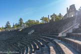 <center><center>Vaison-la-Romaine : le site de Puymin. </center> Le théâtre. Deux entrées de vomitoires qui permettent aux spectateurs l’entrée et la sortie des gradins. </center>