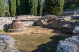 <center><center>Vaison-la-Romaine : le site de Puymin. </center></center>La maison à la tonnelle.  La  cuisine équipée d’un dolium, d’un évier et d’un four à pain.