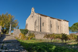 <center><center>Vaison-la-Romaine : la chapelle Saint-Quenin</center></center>La chapelle est construite sur une petite éminence en bordure d’une nécropole romaine et d’un cimetière du Ve ou VIe siècle. Vers l’an 1000, un édifice honorait déjà St-Quenin, évêque de Vaison de 556 â 578. Des chanoines résidaient dans l’abbatia sancti Quinidii qui est alors dite en dehors de la ville. La chapelle actuelle est plus tardive.