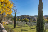 <center><center>Vaison-la-Romaine </center></center>C’est sur l’éperon rocheux, marquant le paysage (actuellement occupé par la Haute-Ville), que se sont abritées les populations ligures, puis celto-ligures à partir de l’invasion des Voconces au IV ème siècle avant J. C. Vaison s’appelle alors 
