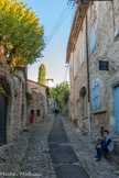 <center><center>Vaison-la-Romaine : la haute-ville.</center></center>Rue de l'église.