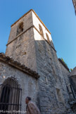 <center><center>Vaison-la-Romaine : la haute-ville.</center></center>L'Eglise-Cathédrale. Le clocher de plan carré, daté de 1470, s'élève au-dessus de la troisième chapelle latérale ouest.