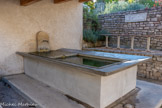 <center><center>Vaison-la-Romaine : la haute-ville.</center></center>Lavoir couvert.
