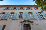 <center><center>Vaison-la-Romaine : la haute-ville.</center></center>L'hôtel du marquis de Taulignan (XVIIème siècle) jouxte la chapelle des Pénitents Blancs.