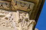 <center><center>Vaison-la-Romaine : la chapelle Saint-Quenin</center></center>Personnage tenant une crosse (Saint Quenin ?).