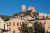 <center>Les Arcs sur Argens.</center>Au premier plan, L’Hôspital St-Jacques «L’Espital des pôvres de Jésus-Christ», aussi appelé « Hôpital Saint-Jacques » en référence au pèlerinage de Saint Jacques de Compostelle. refuge charitable pour les sans-logis, les infirmes, les vieillards, plutôt qu’un réel établissement de soins médicaux, il se trouvait Place Paul Simon. C’est là que les pauvres gens étaient logés, nourris et blanchis. En haut, le donjon.