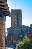 <center>Les Arcs sur Argens : le château..</center>Les rares vestiges de ce château du XIIème siècle, possèdent un intérêt historique certain. Géraud de Villeneuve, premier seigneur des Arcs, s’y établit en 1201. Le château a été le théâtre d’évènements importants :
La naissance de Sainte-Roseline en 1263, de son frère Hélion, Grand Maître de l’Ordre des Chevaliers Hospitaliers de Saint-Jean de Jérusalem, qui s’illustra brillamment aux Croisades.
La mort de Romée de Villeneuve, personnage célèbre, chanté par Dante, dans son “Paradis”. Il fut Grand Sénéchal de Provence et Ministre de Raymond Bérenger V, comte de Provence.