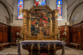 <center>Trans-en-Provence : église Saint-Victor.</center>Le retable avec son maître-autel  en bois sculpté, peint et doré a été réalisé en 1690 pour la chapelle Notre-Dame et transféré à l’emplacement actuel en 1989 (classé). Le tableau est de 1687 ; il a été peint par un certain J.L. Gasiaud ; il représente une descente de croix. Les boiseries datent des XVII et XVIII siècles. Elles ont été restaurées en 1996 par la Municipalité.