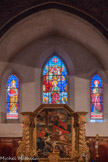 <center>Trans-en-Provence : église Saint-Victor.</center>Derrière le retable, on voit trois vitraux : au centre, caché en partie, Marie couronnée par la Trinité avec Saint Victor et Sainte Roseline à ses pieds – à droite Saint Paul – à gauche Saint Pierre. Les vitraux sont de Didron, maître-verrier parisien, 1872.