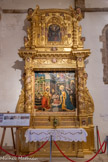 <center>La chapelle Sainte Roseline.</center>Retable de la Nativité. Bois polychrome et doré XVIIe s. Huile sur bois. 1541. Le retable lui-même, très caractéristique des retables du Haut-Var, dotés souvent de colonnes torses dotées, est remarquable pour le développement inédit de son couronnement, véritable composition autonome en miniature, multipliant les figures de soutènement et les décrochements. Remarquez également les ornements au sgraffito du gradin d’autel.